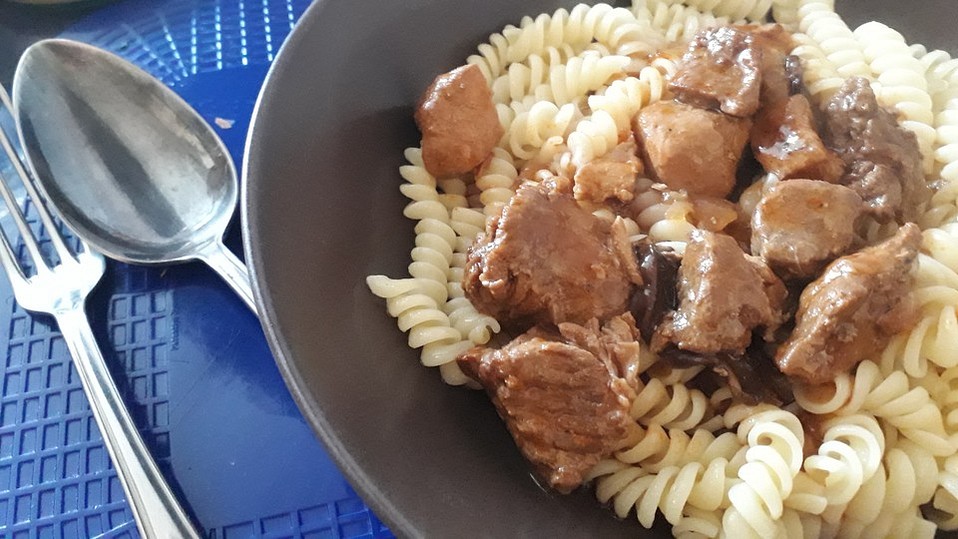Burgunder Gulasch mit Pilzen von Surina Burgunder Gulasch mit Pilzen von Surina