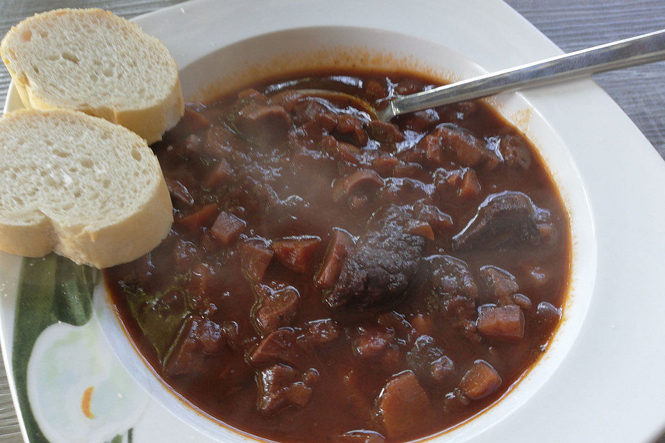 Burgunder Gulasch mit Pilzen