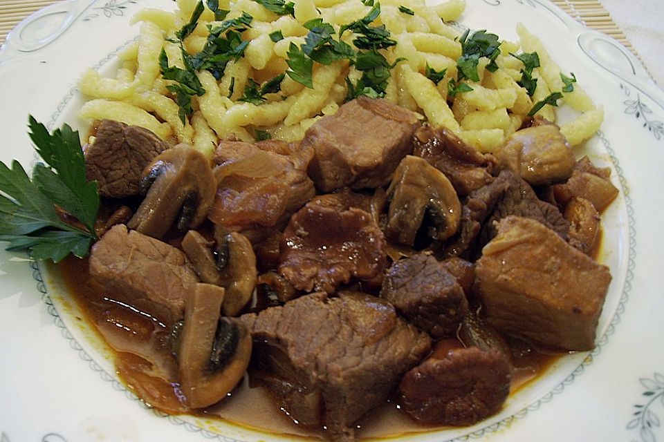 Burgunder Gulasch mit Pilzen