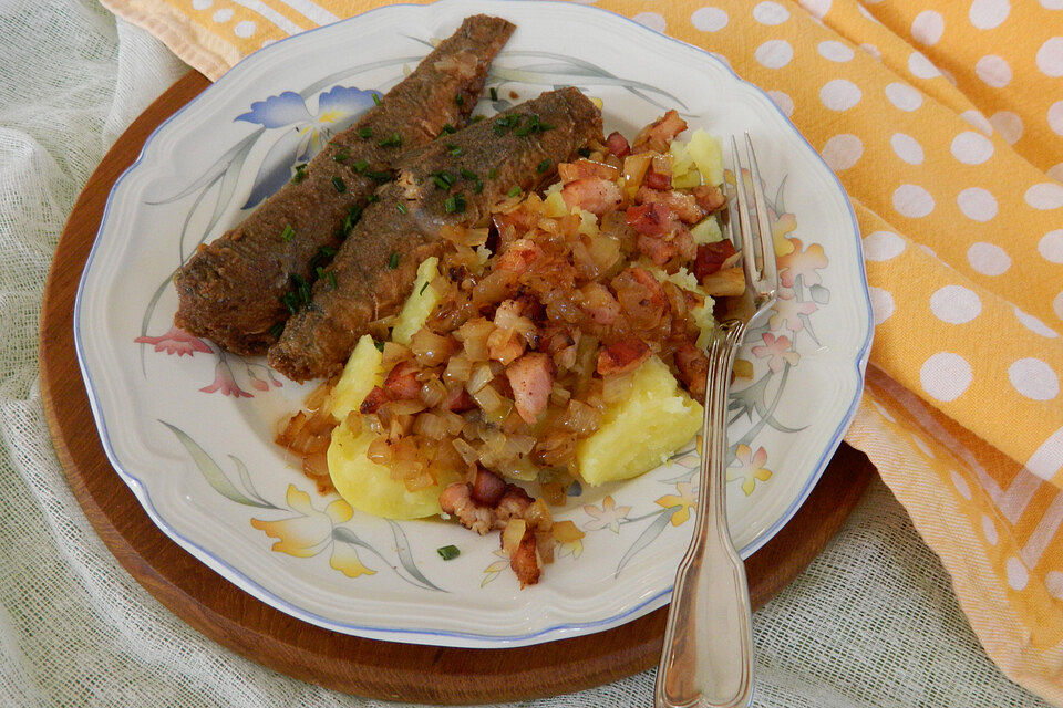 Hering mit Speck- und Zwiebelsauce