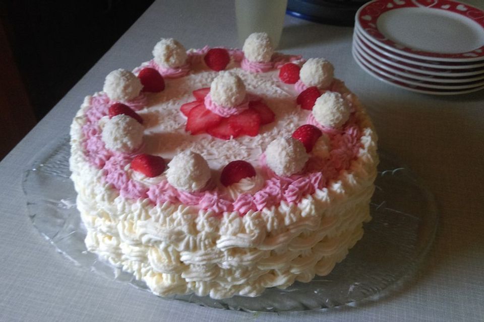 Erdbeer - Raffaelo - Torte