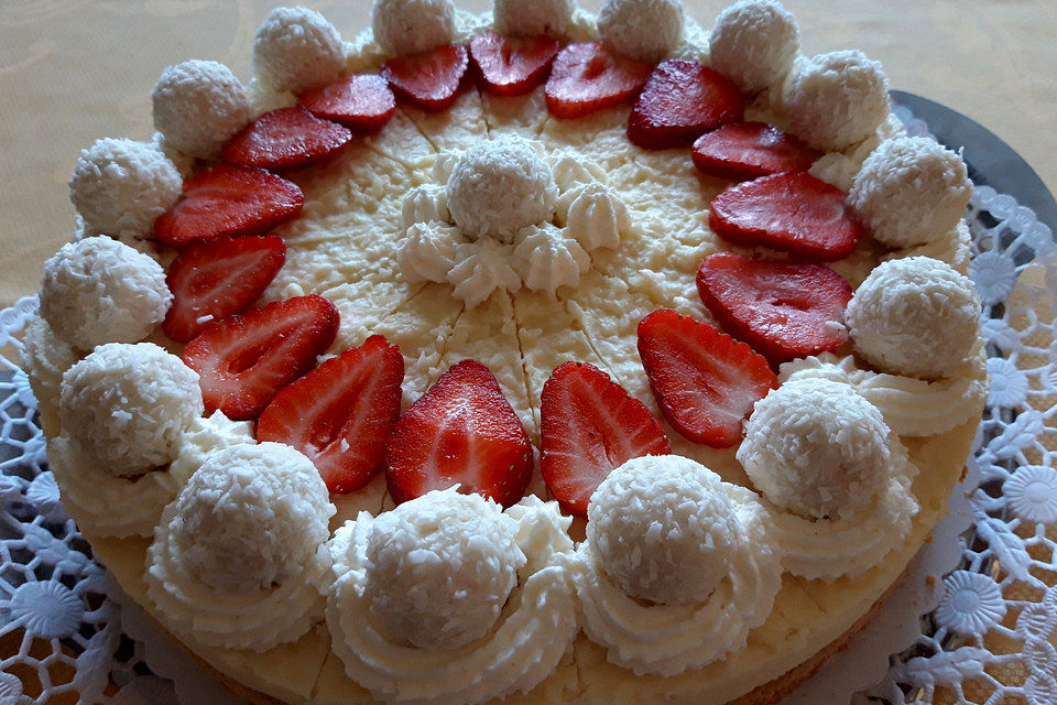 Erdbeer - Raffaelo - Torte