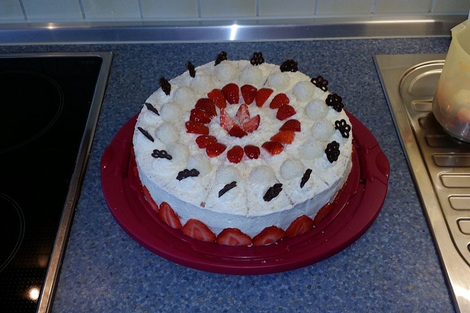 Erdbeer - Raffaelo - Torte