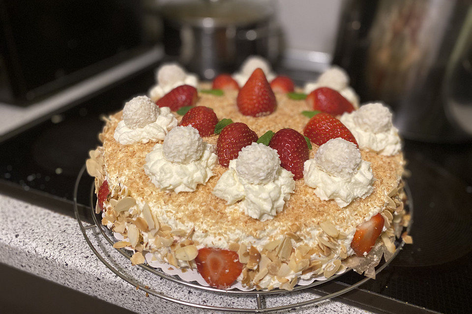 Erdbeer - Raffaelo - Torte