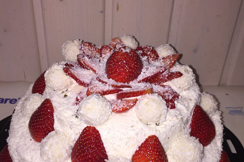 Erdbeer - Raffaelo - Torte