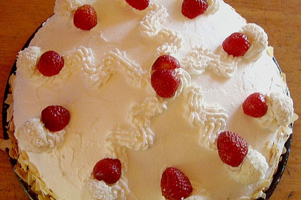 Erdbeer - Raffaelo - Torte