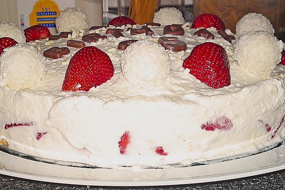 Erdbeer - Raffaelo - Torte