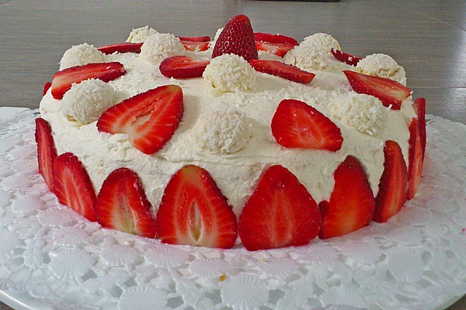 Erdbeer - Raffaelo - Torte