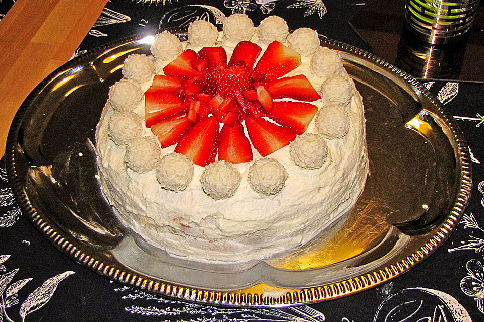 Erdbeer - Raffaelo - Torte