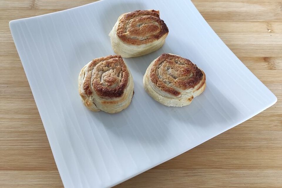 Mandelrollen mit Marzipan - Nuss - Füllung