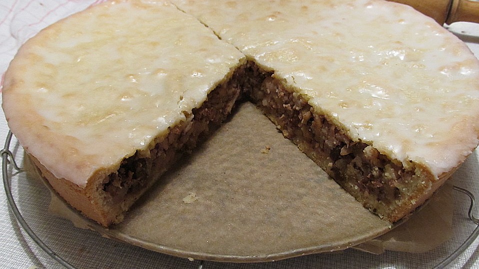 Gedeckter Apfelkuchen mit Marzipan und Zuckerguss von ulla2 Gedeckter Apfelkuchen mit Marzipan und Zuckerguss von ulla2