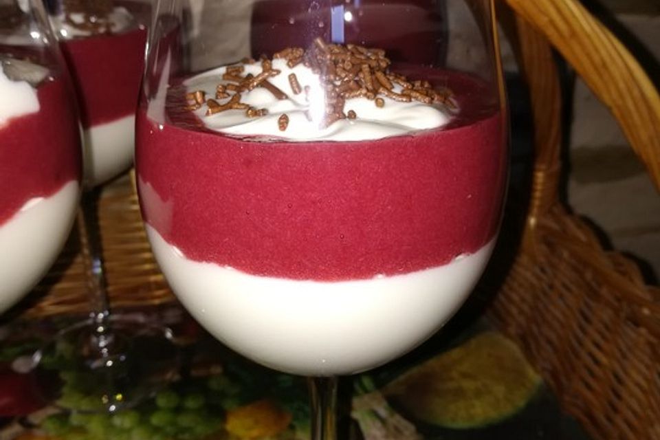 Quark - Kirsch - Dessert