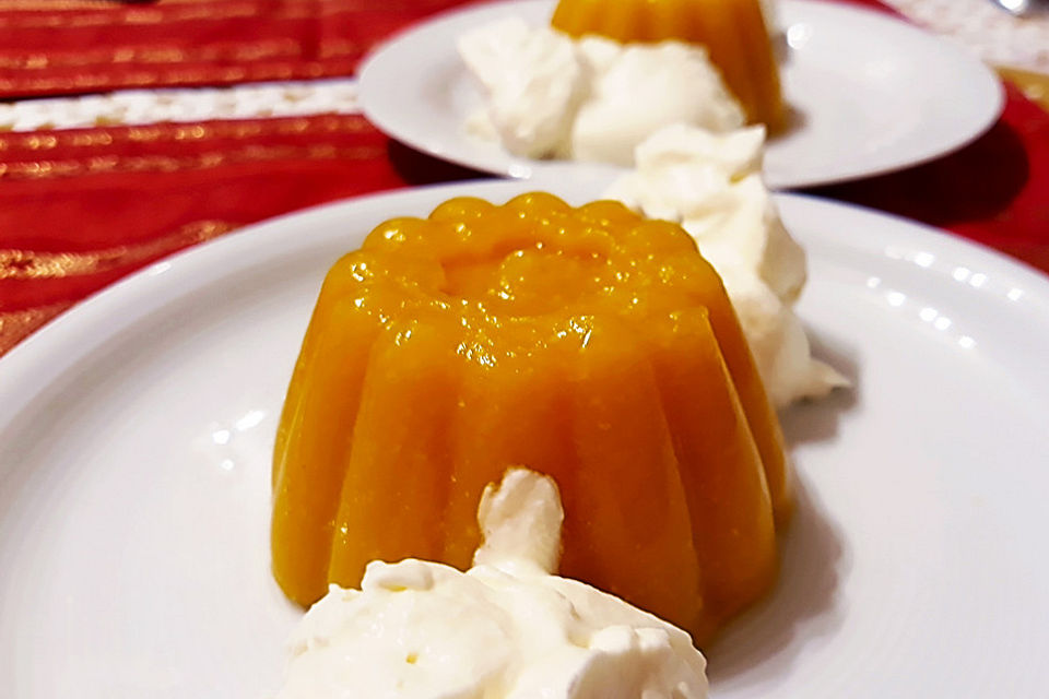 Orangenpudding mit Sahne