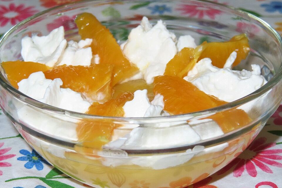 Orangenpudding mit Sahne