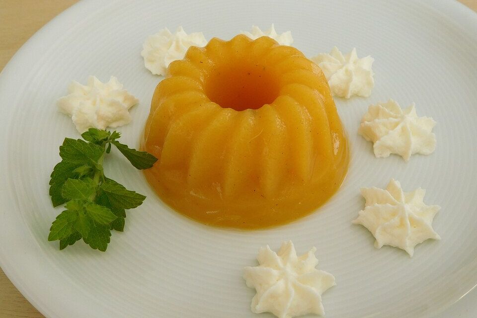 Orangenpudding mit Sahne