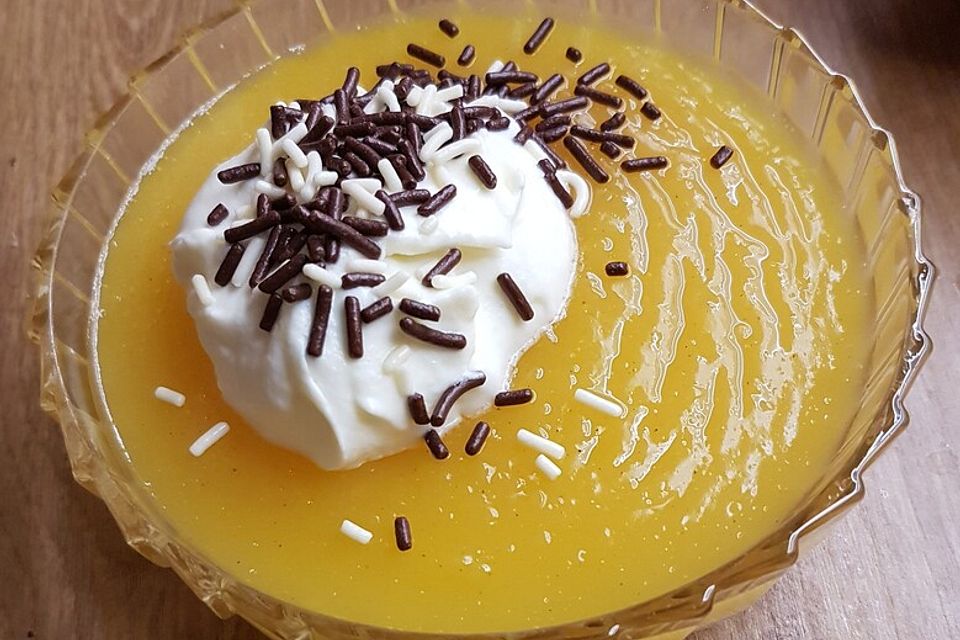 Orangenpudding mit Sahne