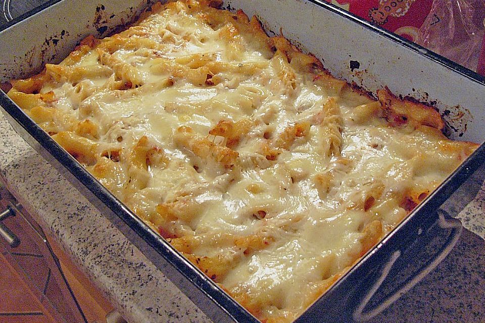 Überbackene Penne mit köstlicher Tomatensauce