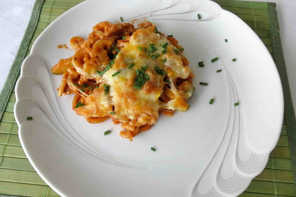 Überbackene Penne mit köstlicher Tomatensauce