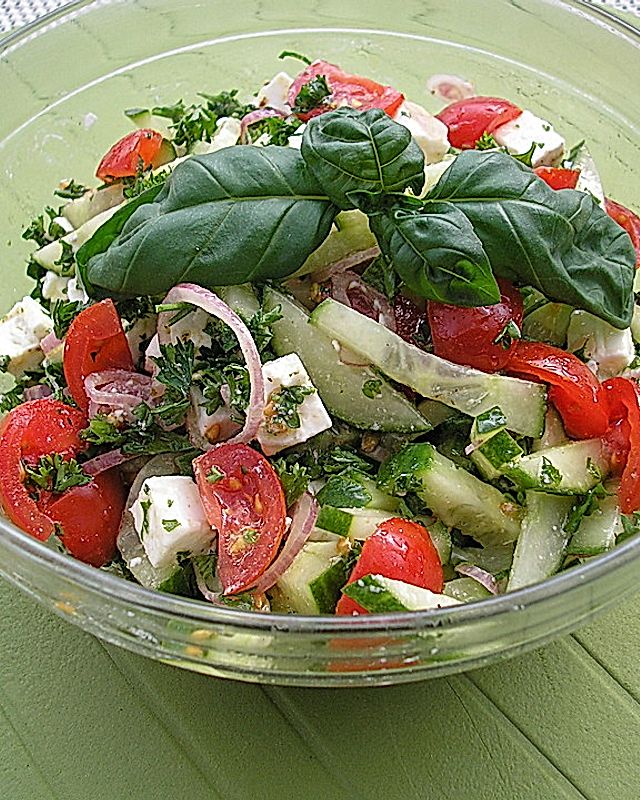 Tomaten - Gurken - Salat mit Feta