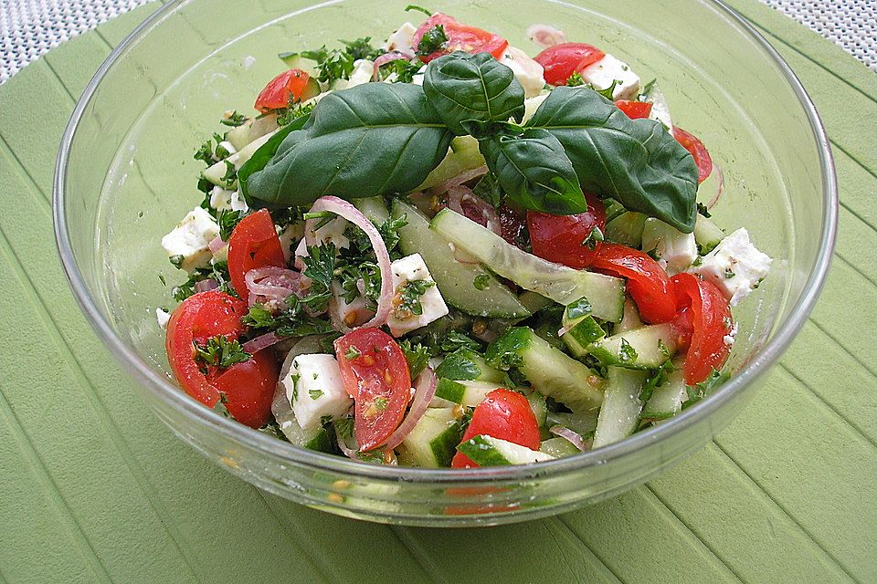 Tomaten - Gurken - Salat mit Feta