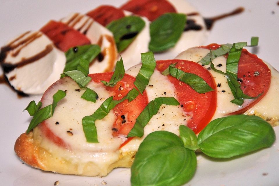 Tomate - Mozarella Brötchen