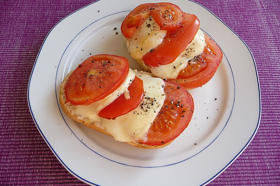 Tomate - Mozarella Brötchen