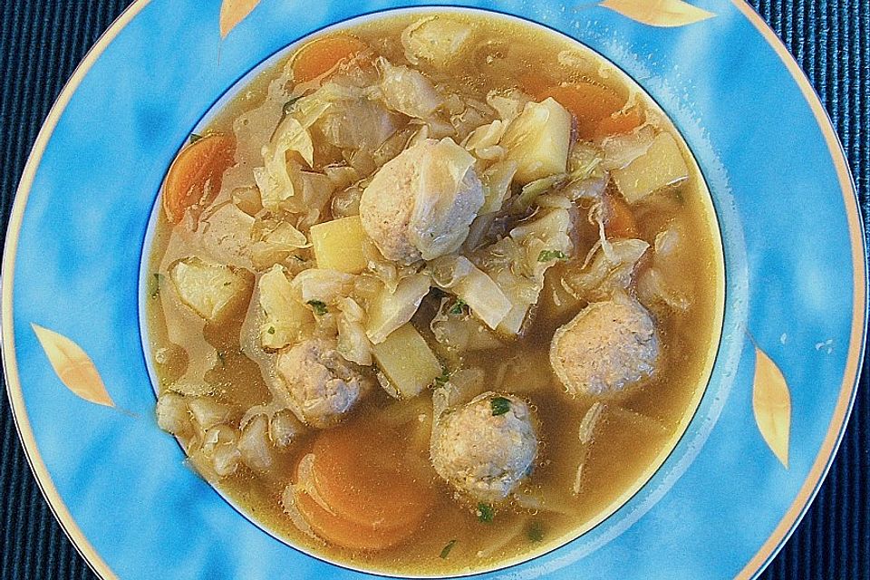 Kohlsuppe mit ungebrühter Bratwurst