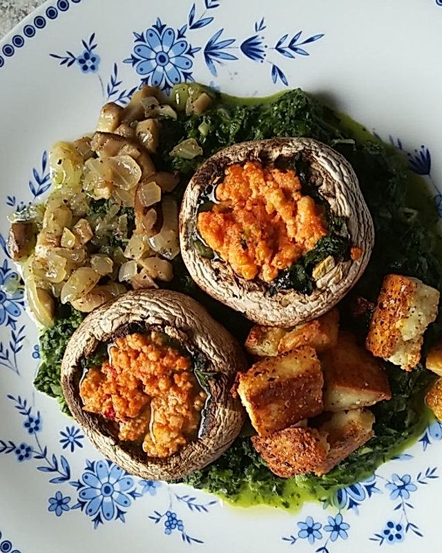 Überbackene, gefüllte Champignons mit Spinat und Schafskäse