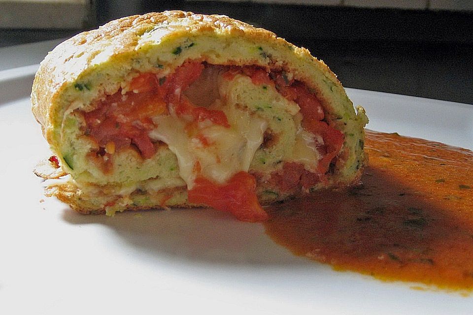 Zucchini - Roulade mit Basilikumsauce