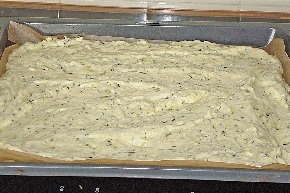 Zucchini - Roulade mit Basilikumsauce