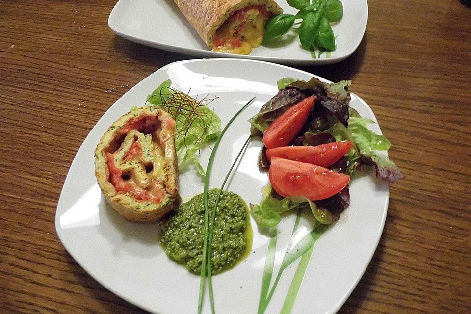 Zucchini - Roulade mit Basilikumsauce