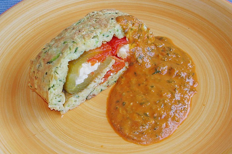 Zucchini - Roulade mit Basilikumsauce