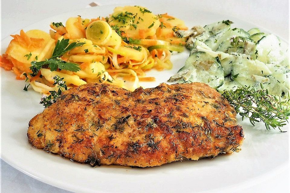 Schnitzel mit einer Parmesan - Thymian - Panade mit Rosmarinkartoffeln