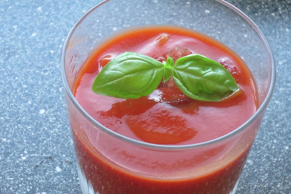 Gazpacho Andaluz - mit Staudensellerie