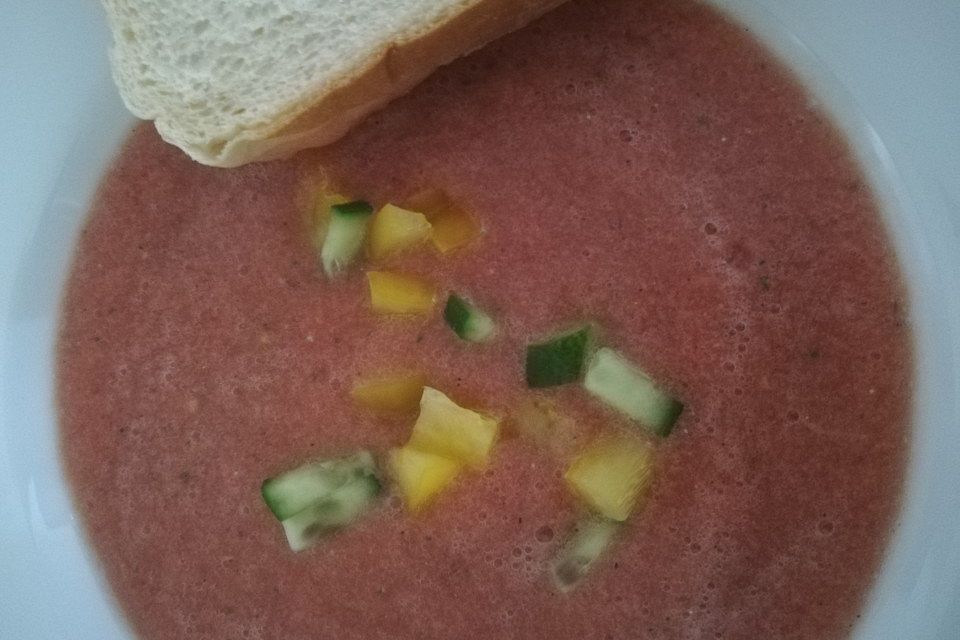 Gazpacho Andaluz - mit Staudensellerie