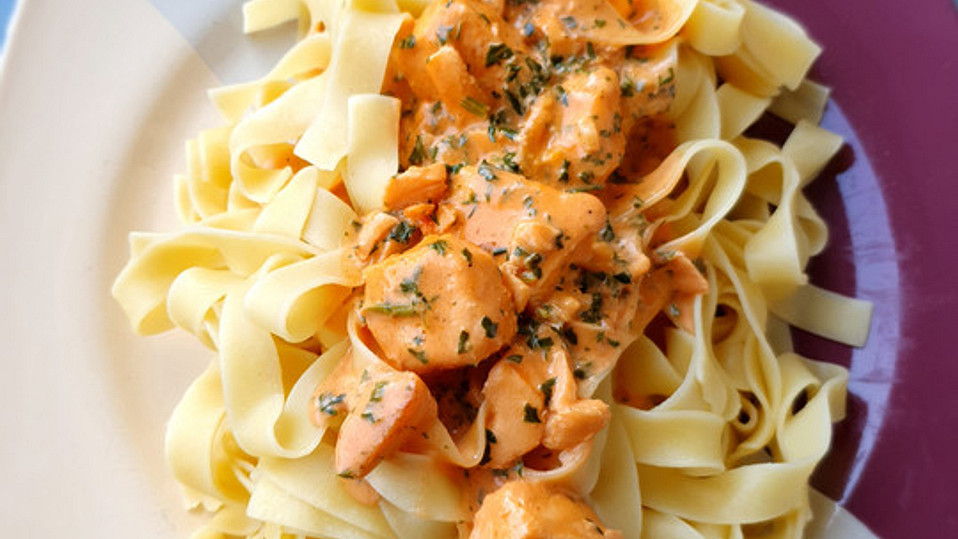 Lachs-Sahnesoße zu Nudeln von Angel_Kessy