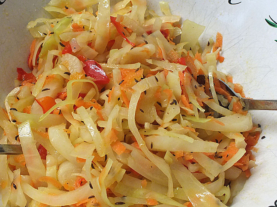 Griechischer Krautsalat mit Karotte und Paprika von obenthaus | Chefkoch