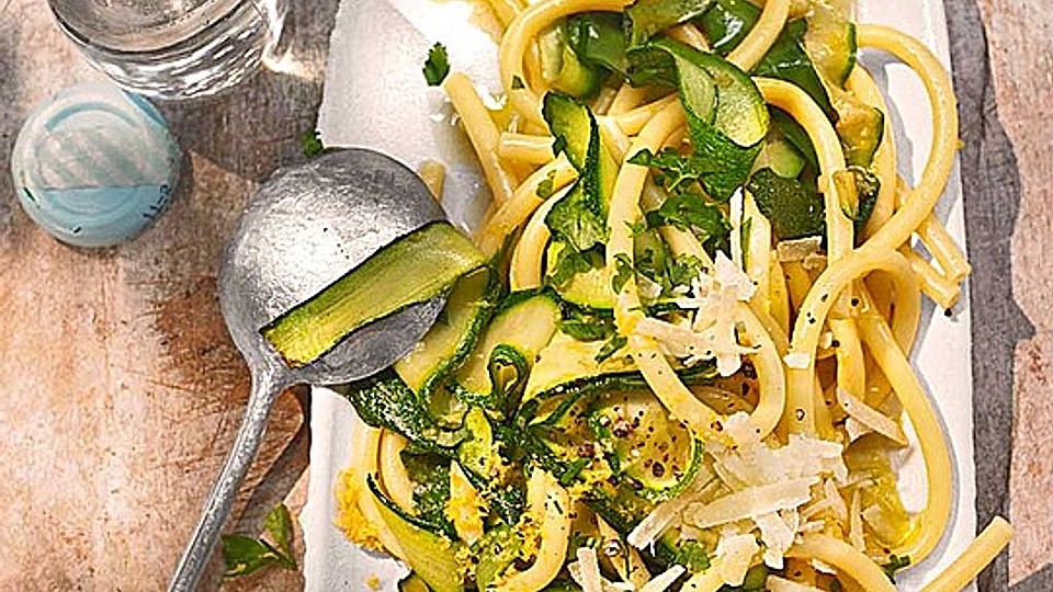 Zucchini-Zitronen-Nudeln von Italobavaria