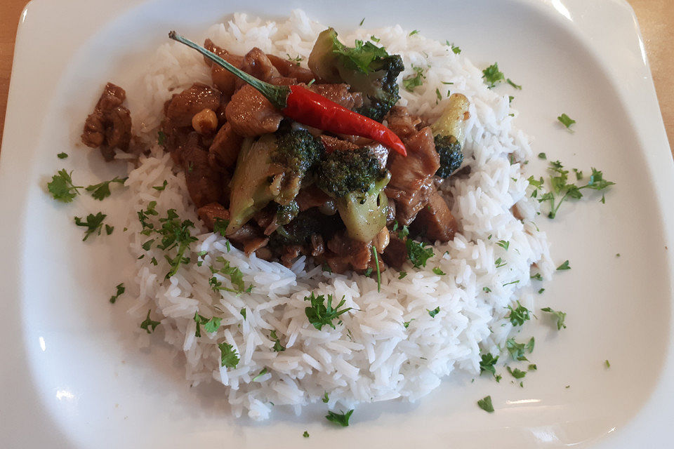 Honig-Hähnchenbrust mit Sesam und Brokkoli