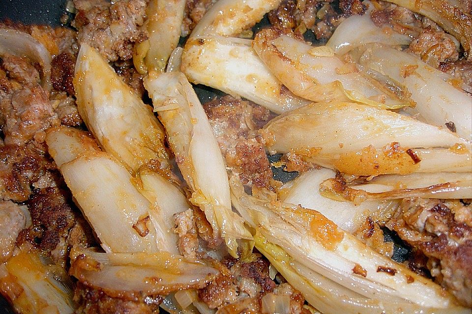 Chicoreegemüse - Pfanne mit Hackfleisch Chicoreegemüse - Pfanne mit Hackfleisch