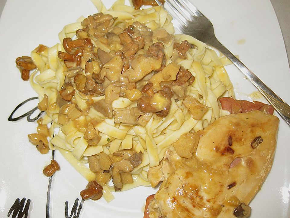 Bandnudeln in Pilz - Sahnesoße mit Putenfleisch von afejza| Chefkoch