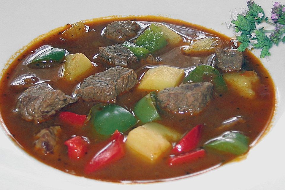 Kesselgulaschsuppe pikant