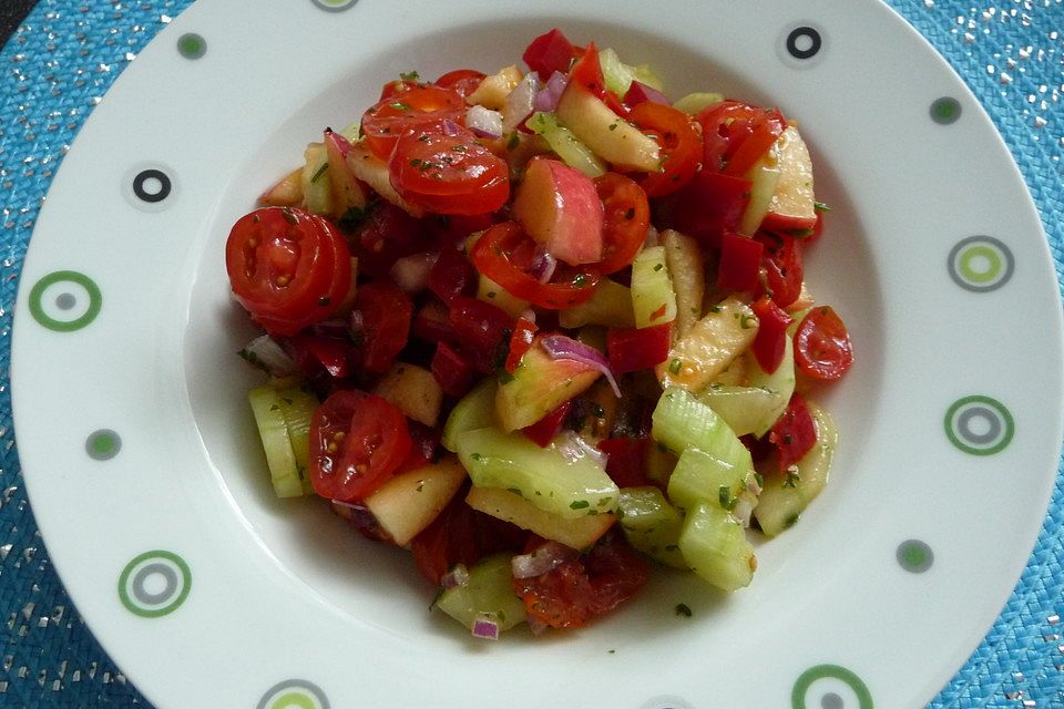 Tunesischer Gurkensalat mit Äpfeln