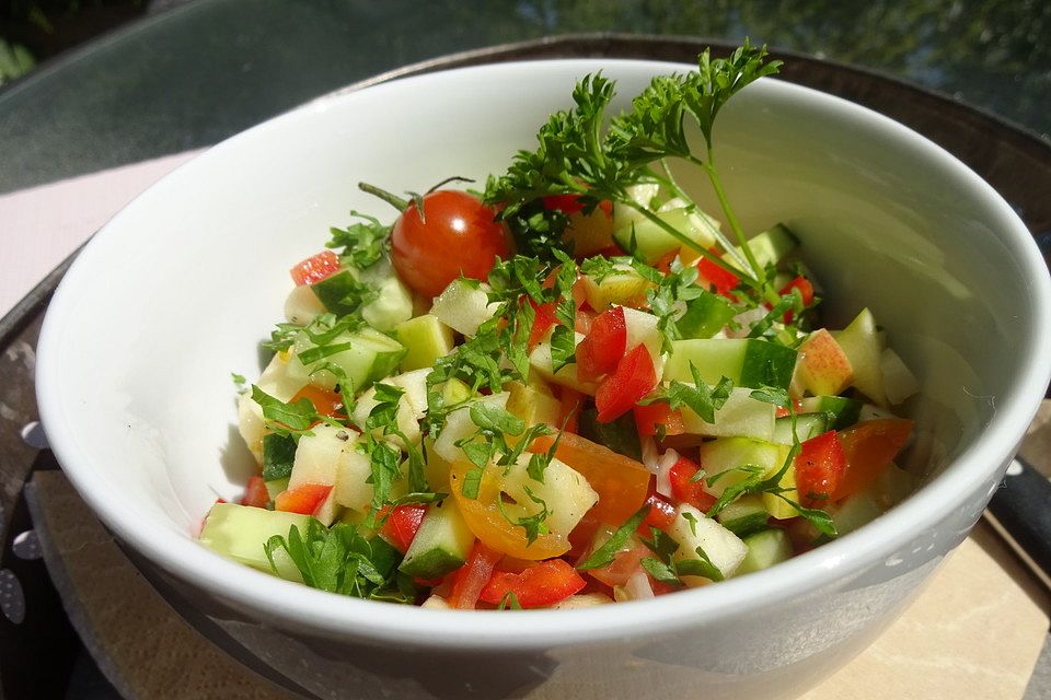 Tunesischer Gurkensalat mit Äpfeln