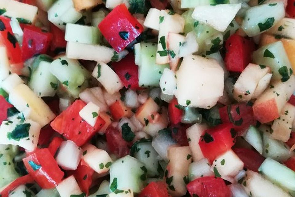 Tunesischer Gurkensalat mit Äpfeln