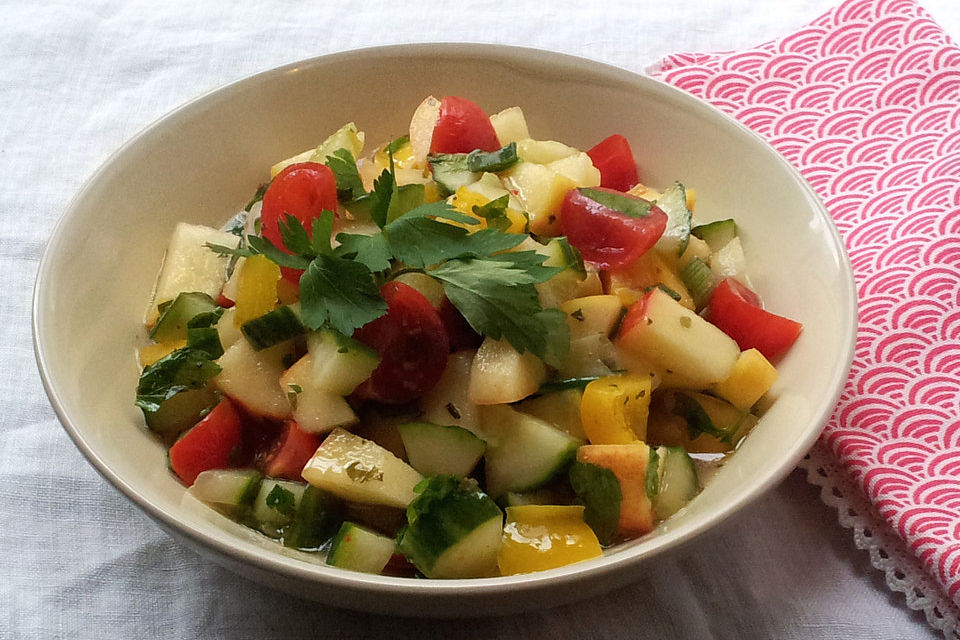 Tunesischer Gurkensalat mit Äpfeln