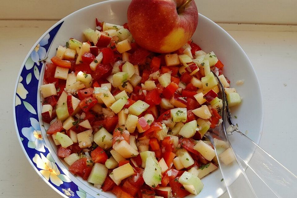 Tunesischer Gurkensalat mit Äpfeln