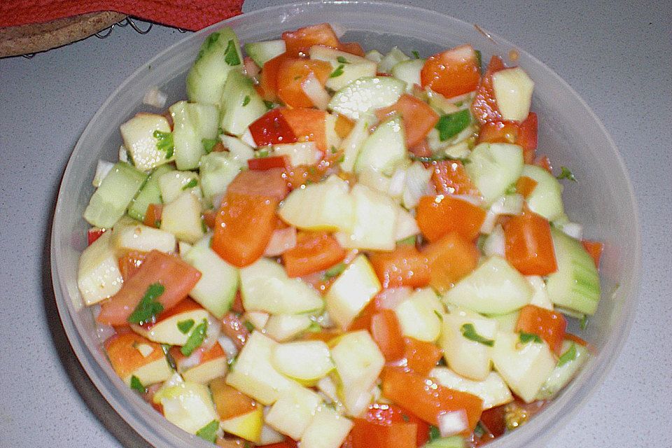 Tunesischer Gurkensalat mit Äpfeln