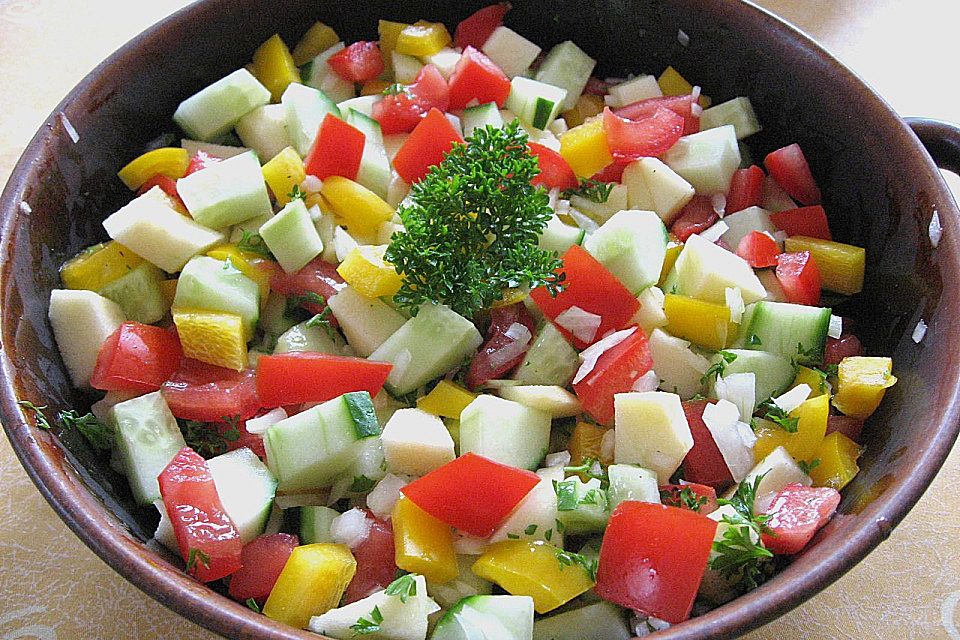 Tunesischer Gurkensalat mit Äpfeln