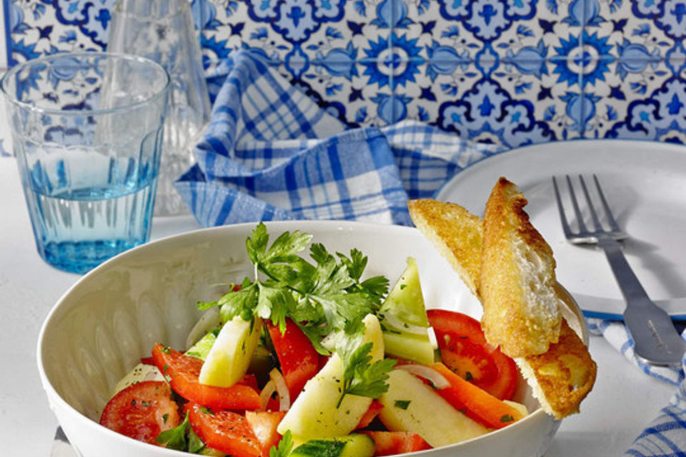 Tunesischer Gurkensalat mit Äpfeln